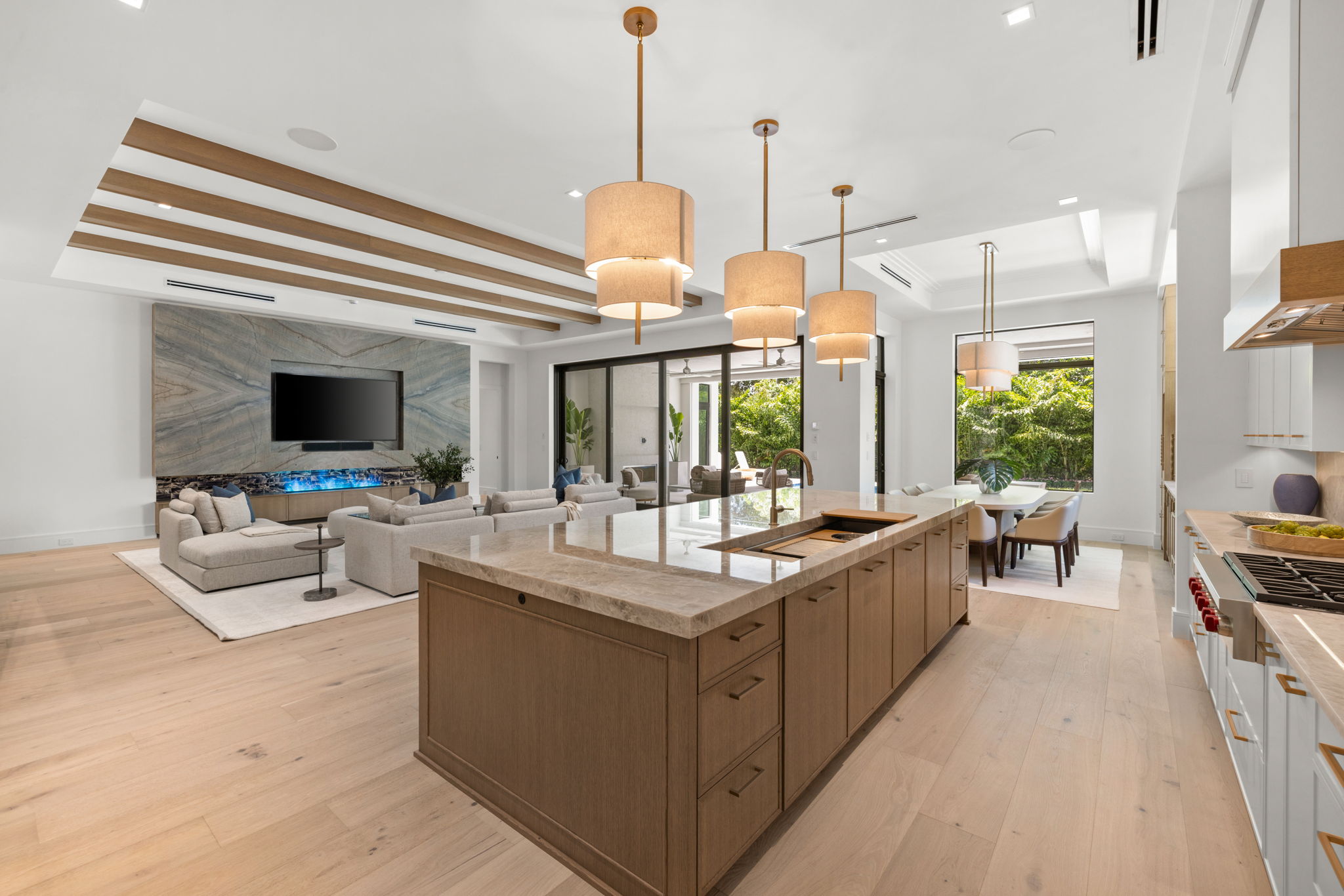 57 web or mls 079A8873 850 10th Street N.