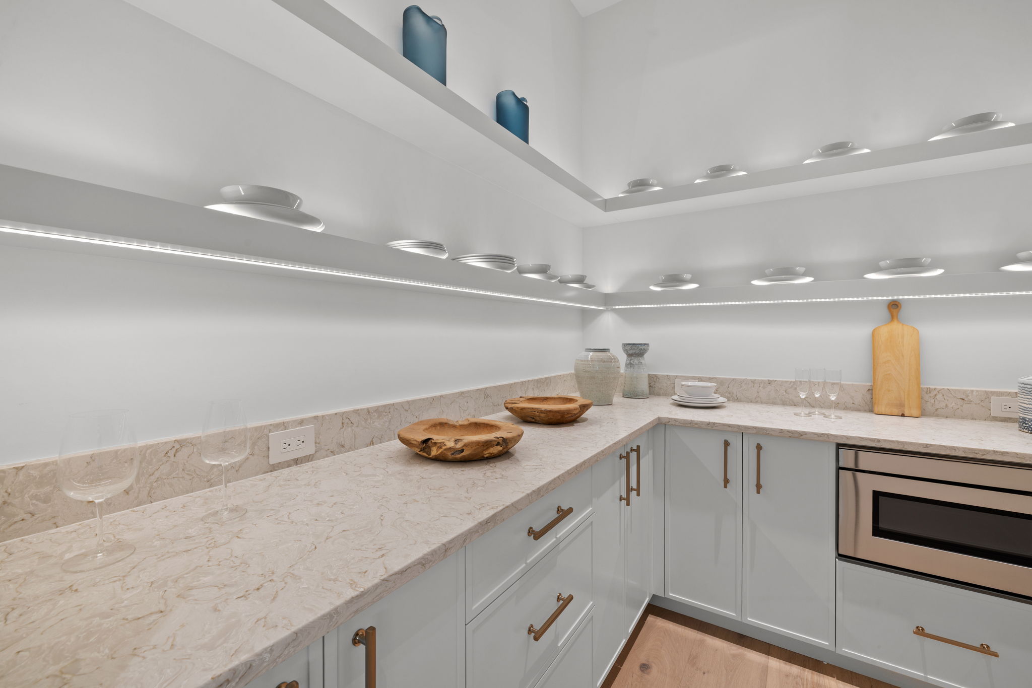 60 web or mls 079A8953 850 10th Street N.