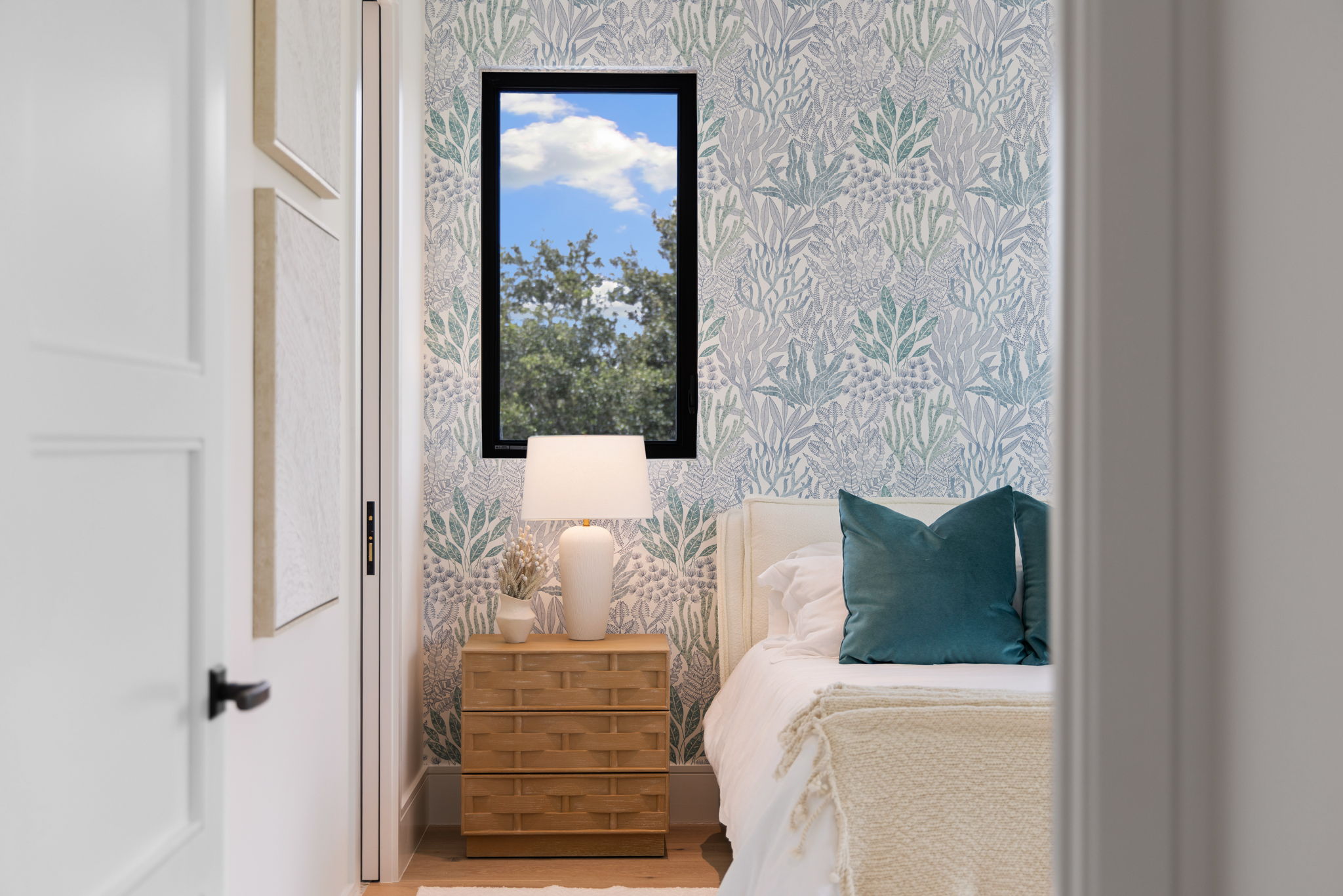 64 web or mls 079A9093 850 10th Street N.