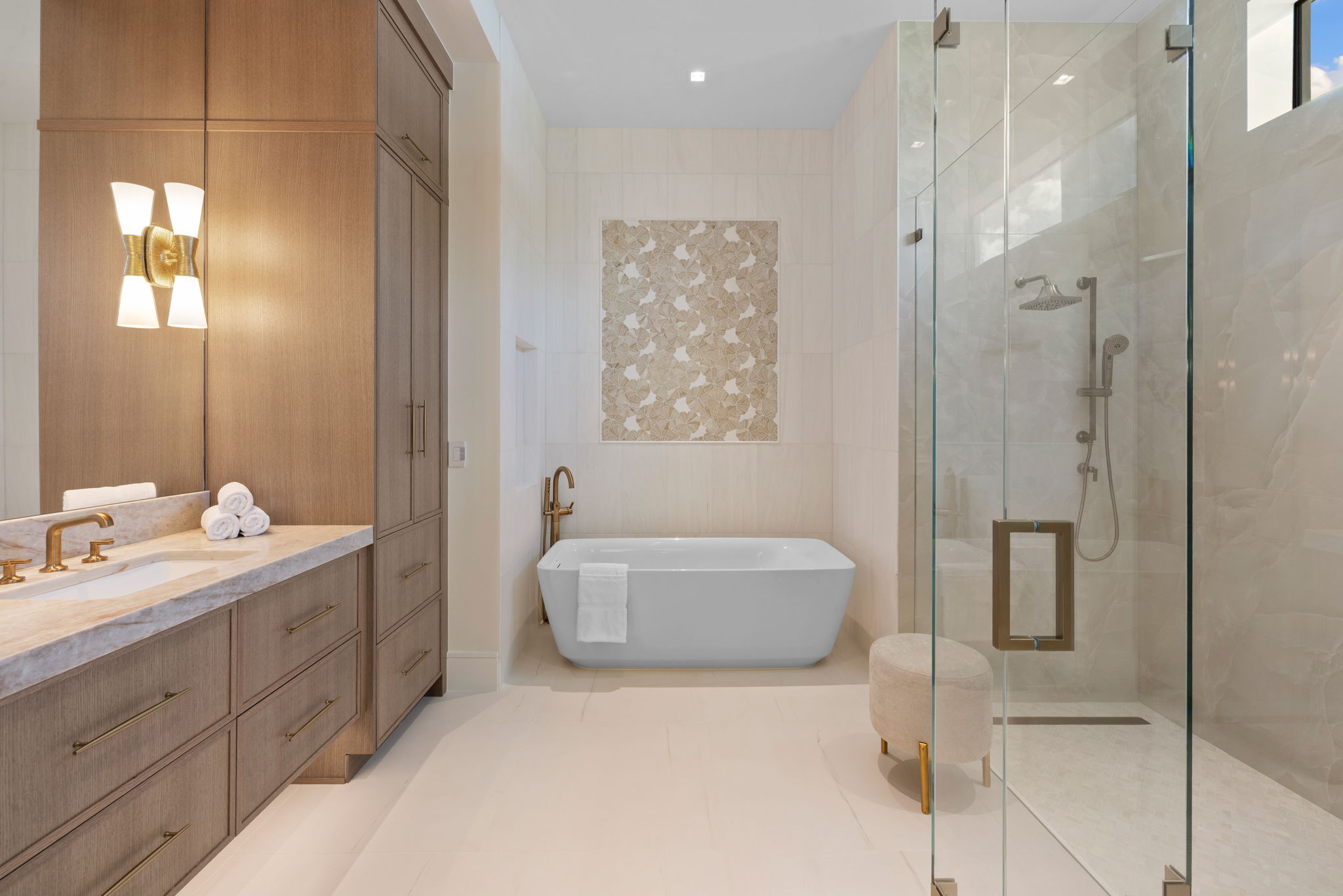 74 web or mls 079A8737 850 10th Street N.