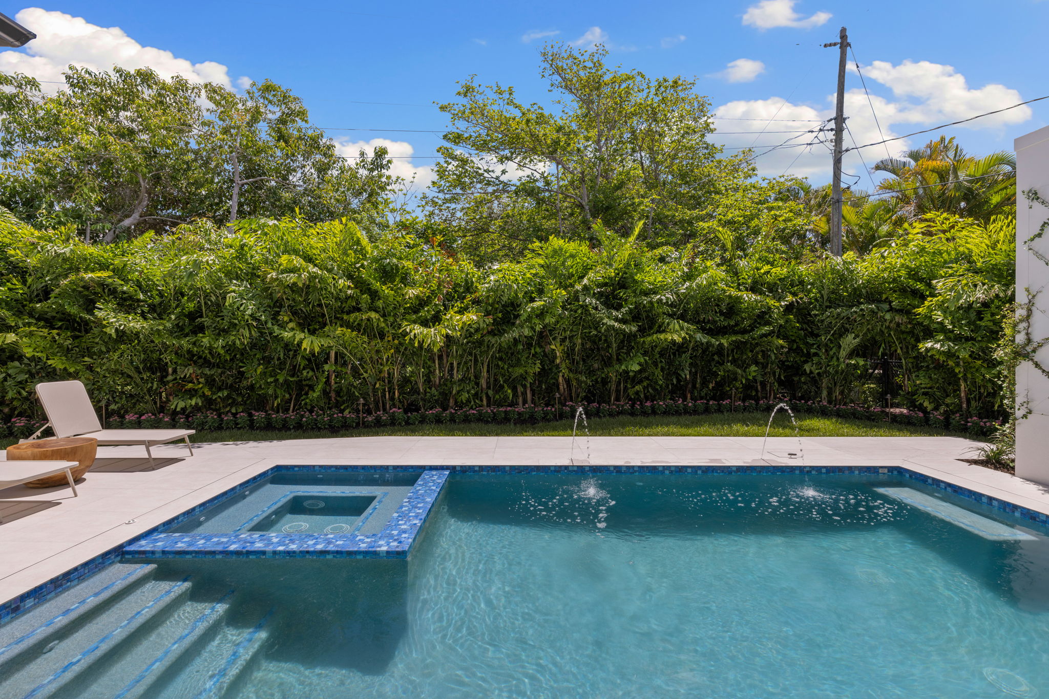 78 web or mls 079A8476 850 10th Street N.