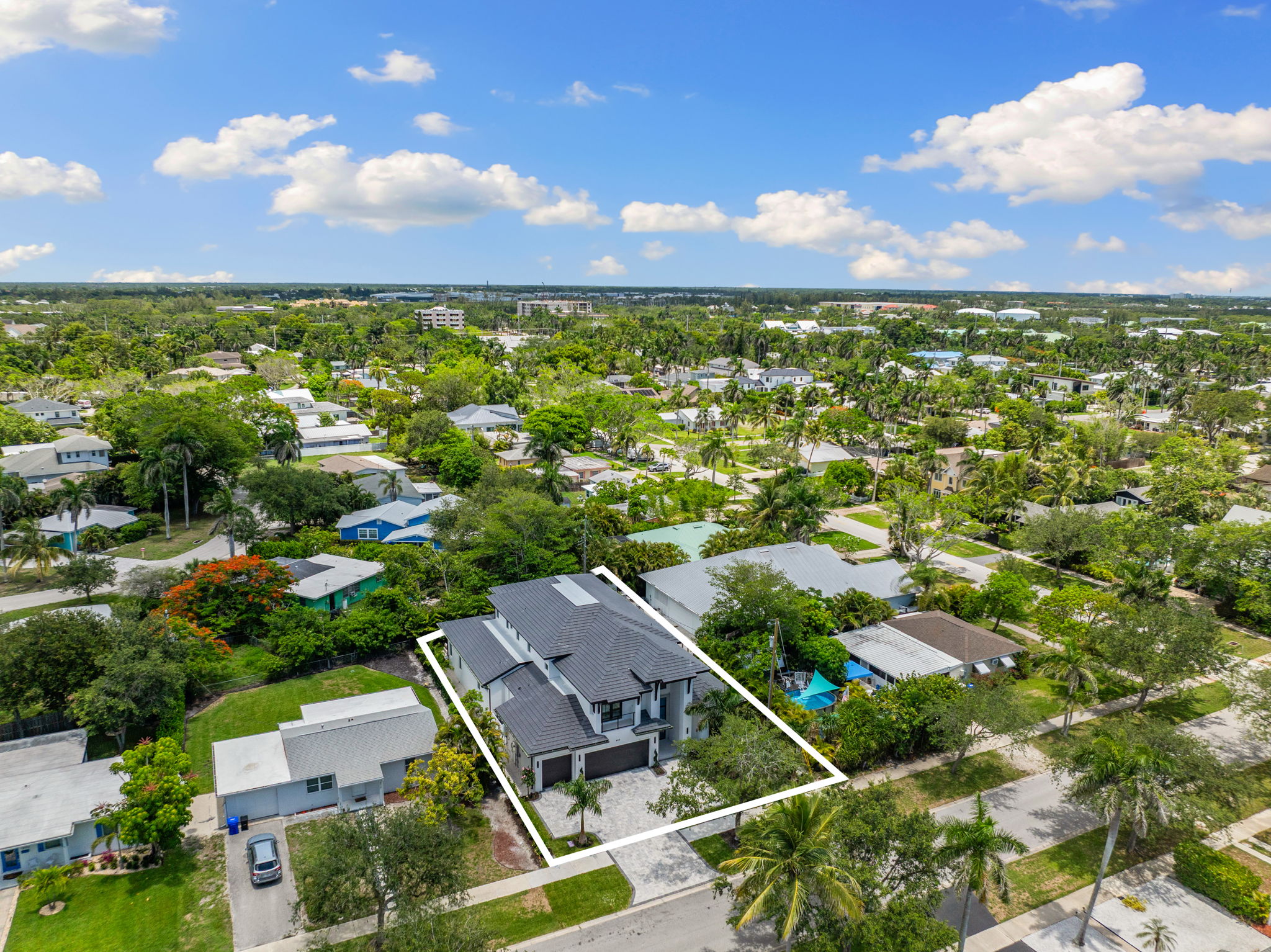 81 web or mls DJI 0404 850 10th Street N.