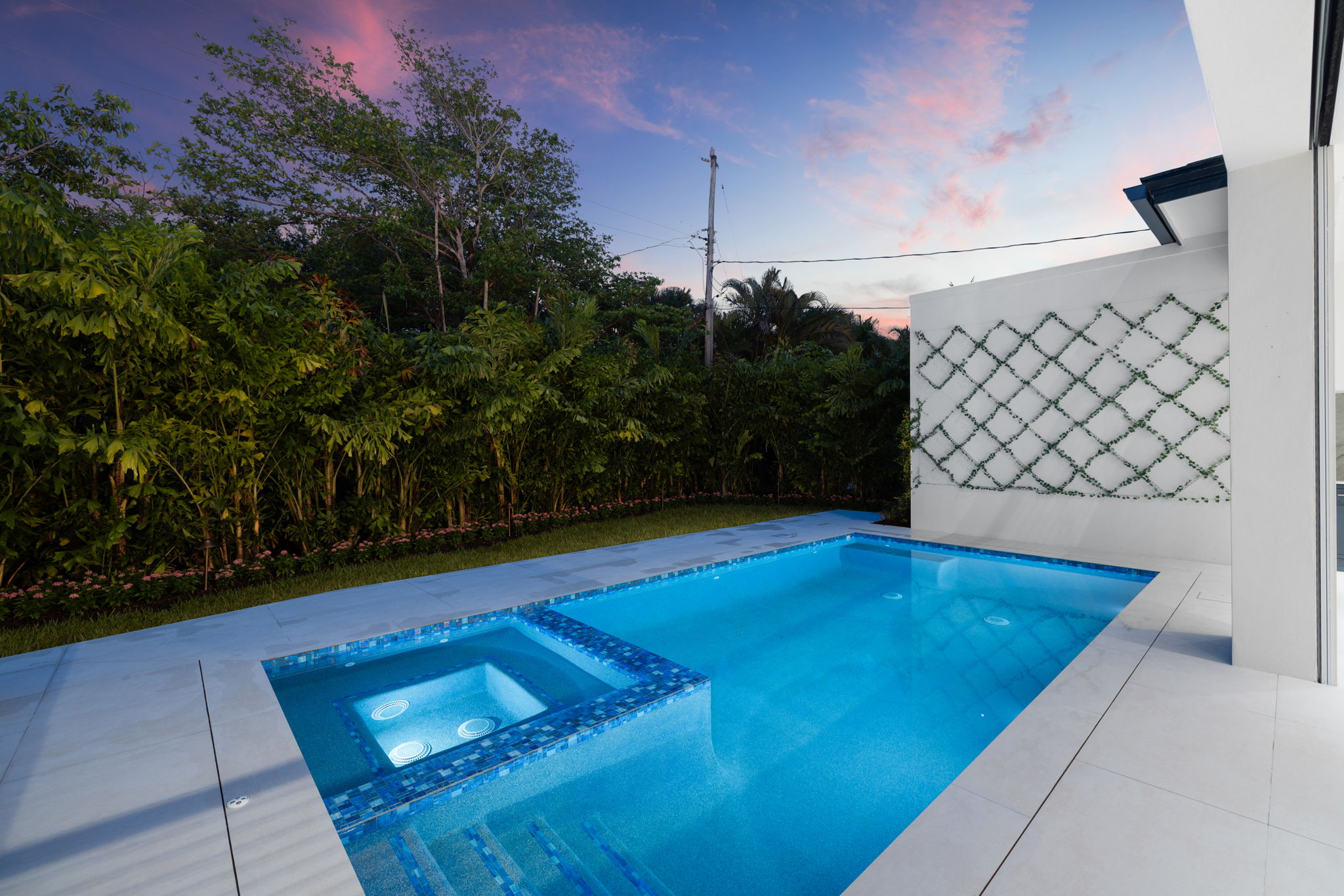 94 web or mls 079A9208 850 10th Street N.